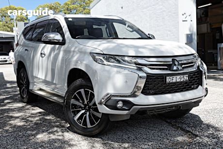 White 2016 Mitsubishi Pajero Sport Wagon Exceed (4X4) 7 Seat
