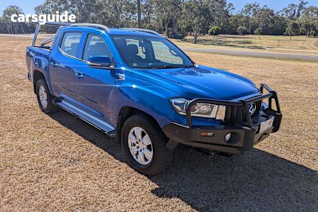 Red 2018 Holden Cruze Sedan Equipe