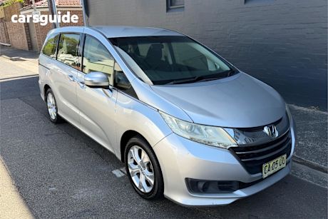 Silver 2014 Honda Odyssey Wagon Vti