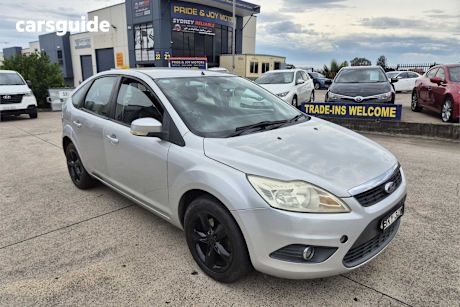 Silver 2009 Ford Focus Hatchback Lx