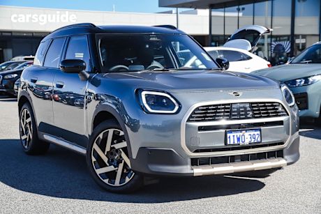 Green 2025 Mini Countryman Wagon C Favoured (Mhev)