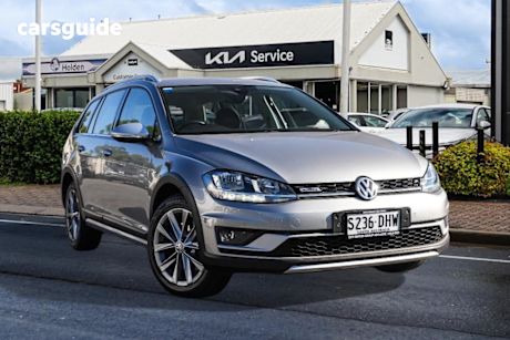 Silver 2017 Volkswagen Golf Wagon Alltrack 132 Tsi