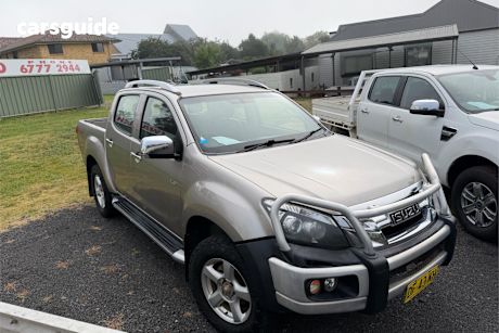 Beige 2014 Isuzu D-MAX Crew Cab Utility Ls-Terrain Hi-Ride (4X4)