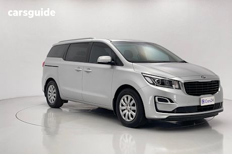 Silver 2018 Kia Carnival Wagon S