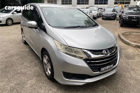 Silver 2014 Honda Odyssey Wagon Vti