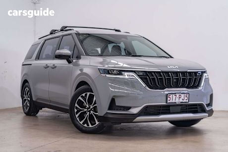 Silver 2023 Kia Carnival Wagon Si