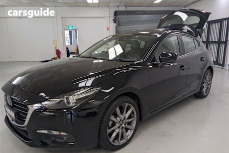 Black 2018 Mazda 3 Hatchback Sp25