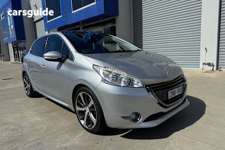 Silver 2013 Peugeot 208 Hatchback Allure