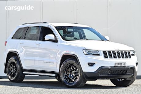 White 2015 Jeep Grand Cherokee Wagon Laredo (4X4)