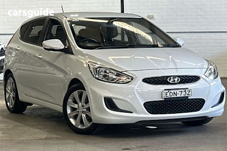 White 2018 Hyundai Accent Hatchback Sport