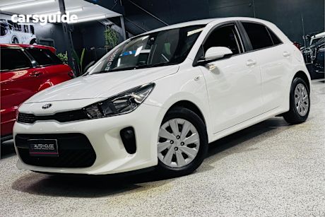 White 2017 Kia RIO Hatchback S