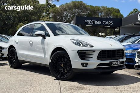 White 2017 Porsche Macan Wagon