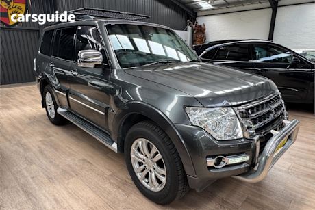 Green 2018 Mitsubishi Pajero Wagon Exceed Lwb (4X4)