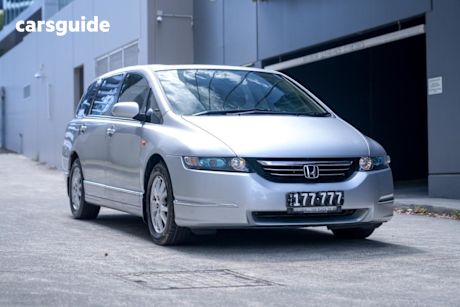 Silver 2005 Honda Odyssey Wagon Luxury