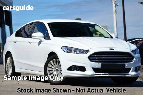 White 2016 Ford Mondeo Hatchback Trend
