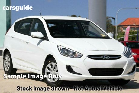 White 2015 Hyundai Accent Hatchback Active