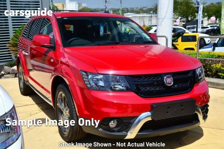 Red 2015 Fiat Freemont Wagon Crossroad