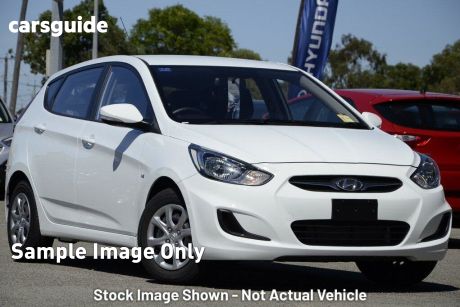 White 2013 Hyundai Accent Hatchback Active