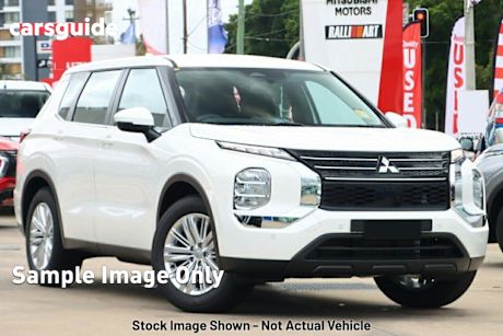 White 2023 Mitsubishi Outlander Wagon ES 5 Seat (2WD)