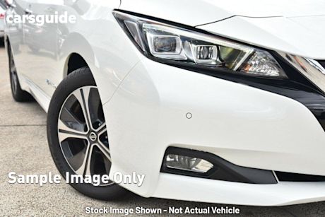 White 2022 Nissan Leaf Hatchback