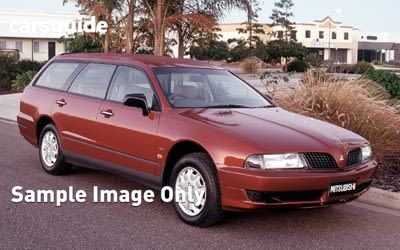 Beige 2001 Mitsubishi Magna Wagon Solara