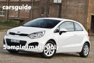 Silver 2013 Kia RIO Hatchback S