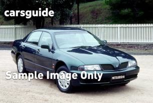 Green 2001 Mitsubishi Magna Sedan Advance