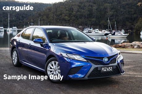 White 2019 Toyota Camry Sedan Ascent (Hybrid)