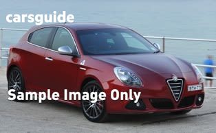 Red 2013 Alfa Romeo Giulietta Hatchback Quad Verde