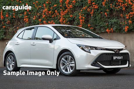 White 2018 Toyota Corolla Hatchback Ascent Sport