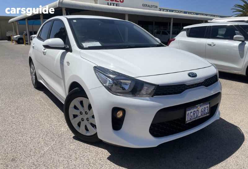 White 2018 Kia RIO Hatchback S