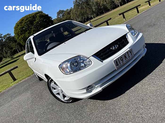 White 2005 Hyundai Accent Hatchback 1.6