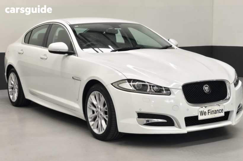 White 2013 Jaguar XF Sedan 2.0 Luxury