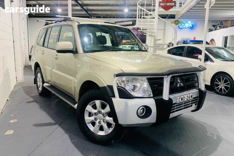 Gold 2014 Mitsubishi Pajero Wagon Glx-R Lwb (4X4)