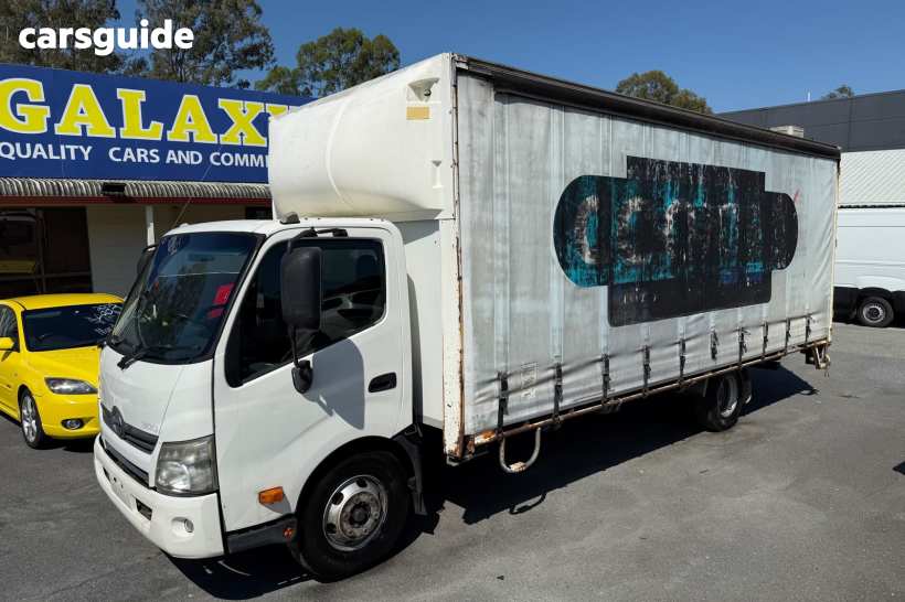 White 2011 Hino OTHER Ute Tray