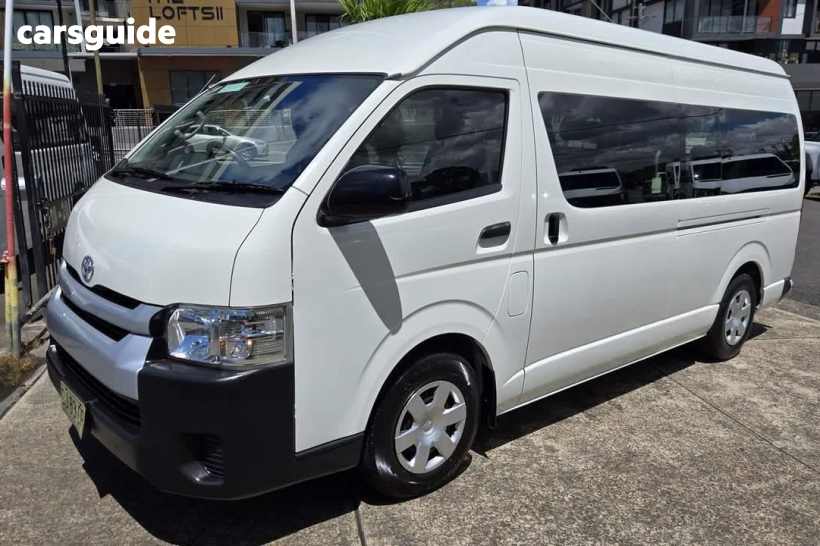 White 2016 Toyota Hiace Bus Commuter