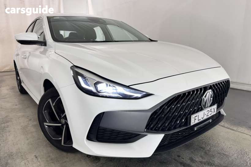 White 2023 MG MG5 Sedan Essence