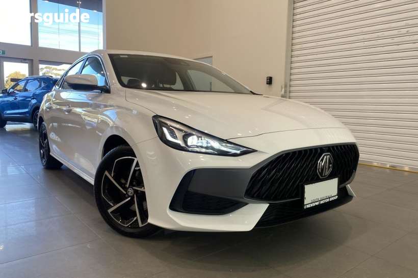 White 2024 MG MG5 Sedan Essence