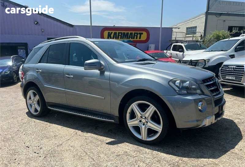Silver 2011 Mercedes-Benz ML500 Wagon Sports Luxury (4X4)