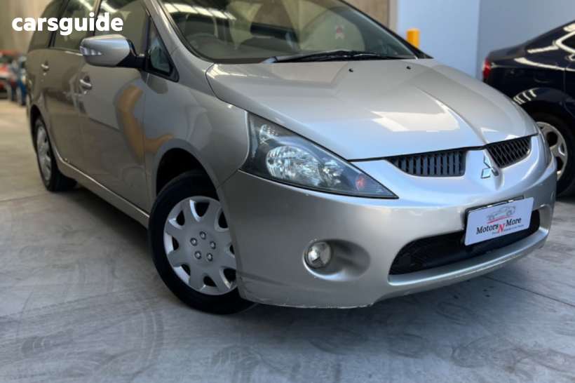 Beige 2006 Mitsubishi Grandis Wagon LS