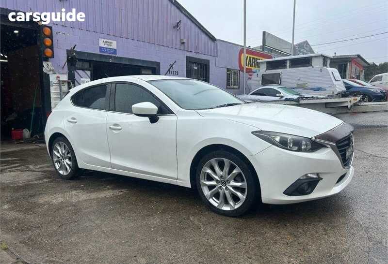 White 2015 Mazda 3 Hatchback SP25