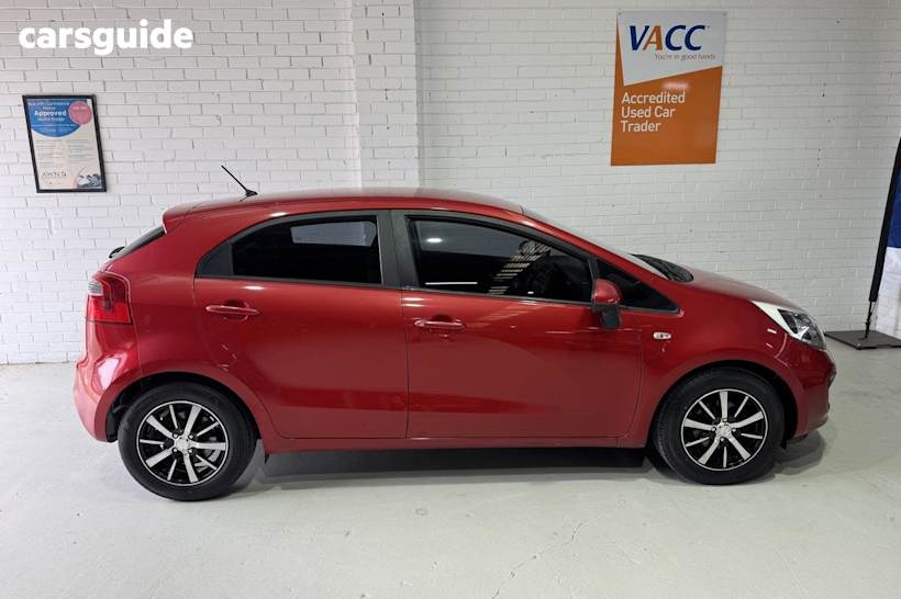 Red 2013 Kia RIO Hatchback S