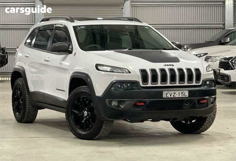 White 2014 Jeep Cherokee Wagon Trailhawk (4X4)