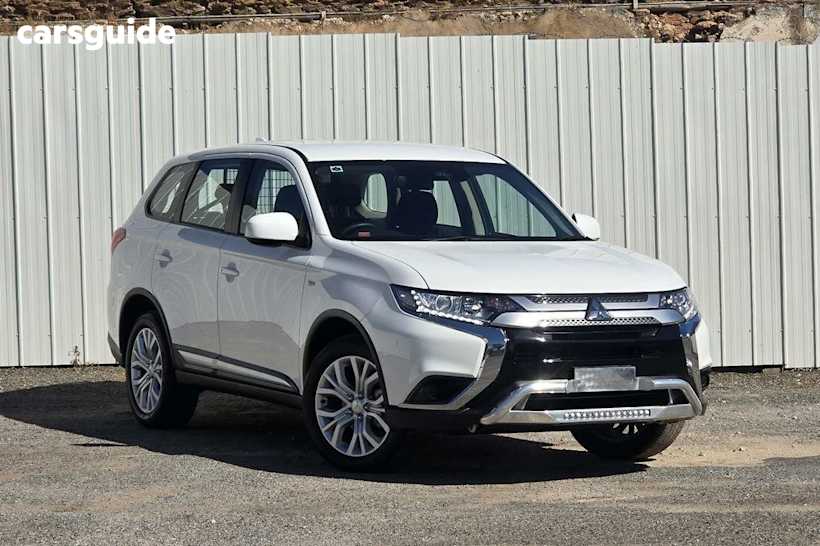 White 2021 Mitsubishi Outlander Wagon ES 5 Seat (awd)