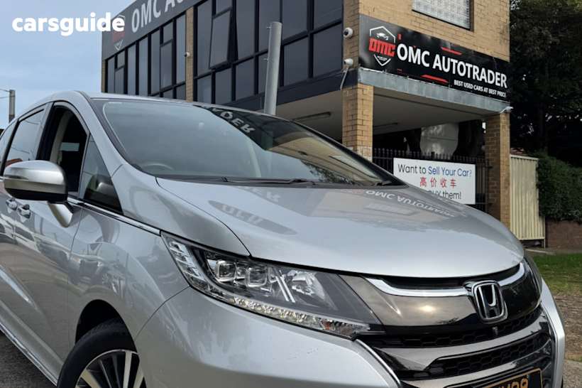 Grey 2018 Honda Odyssey Wagon VTI-L