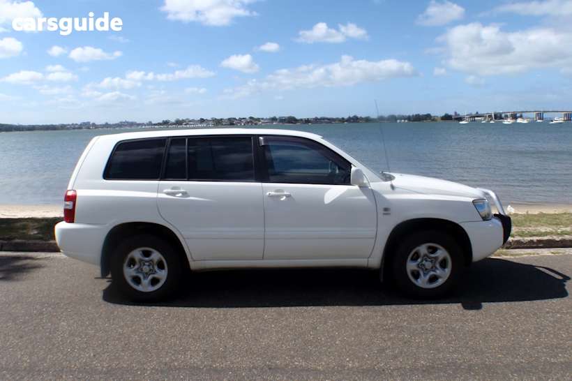 White 2005 Toyota Kluger Wagon CVX (4X4)