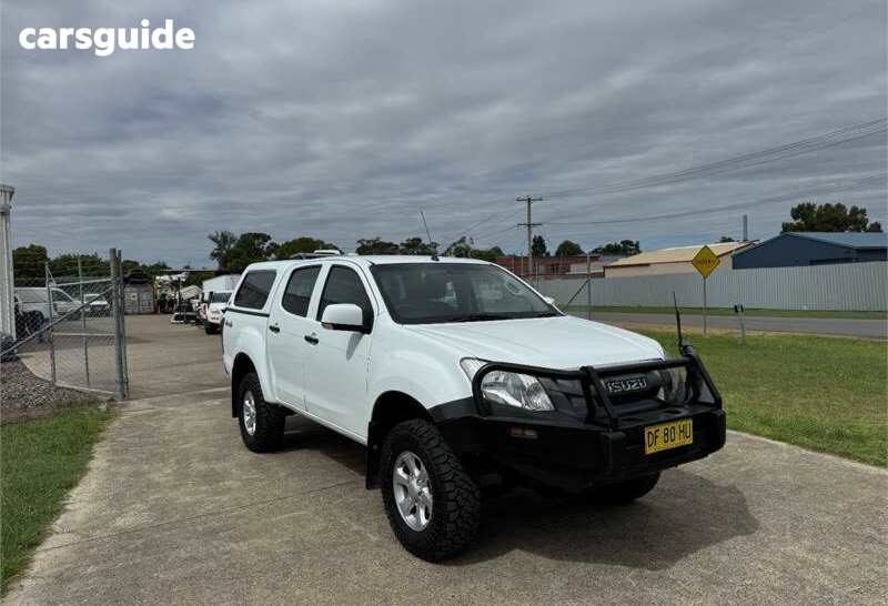 White 2015 Isuzu D-MAX Crew Cab Chassis SX (4X4)
