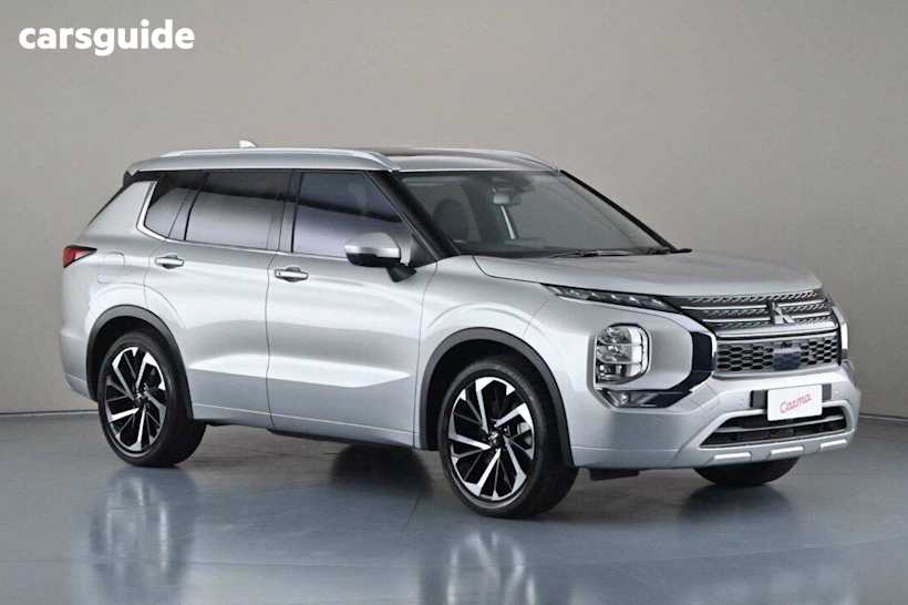 Silver 2024 Mitsubishi Outlander Wagon Exceed 7 Seat (awd)
