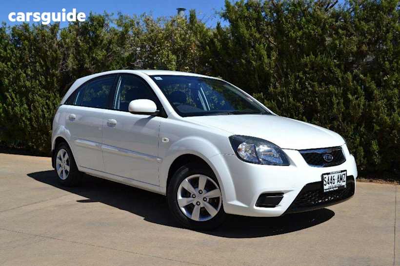 White 2011 Kia RIO Hatchback S