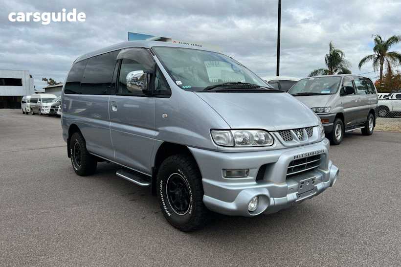 Silver 2005 Mitsubishi Delica Wagon 4WD